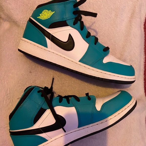teal jordan 1s